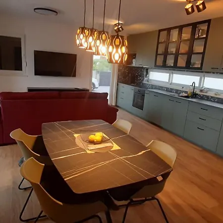 Good Vibes Rogoznica (Sibenik-Knin)