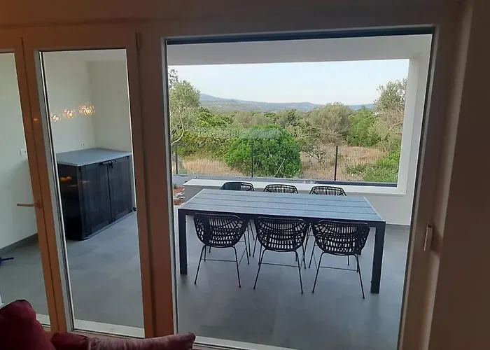 Good Vibes * Rogoznica (Sibenik-Knin)