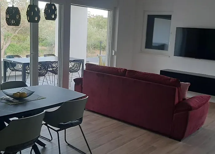 Good Vibes * Rogoznica (Sibenik-Knin)